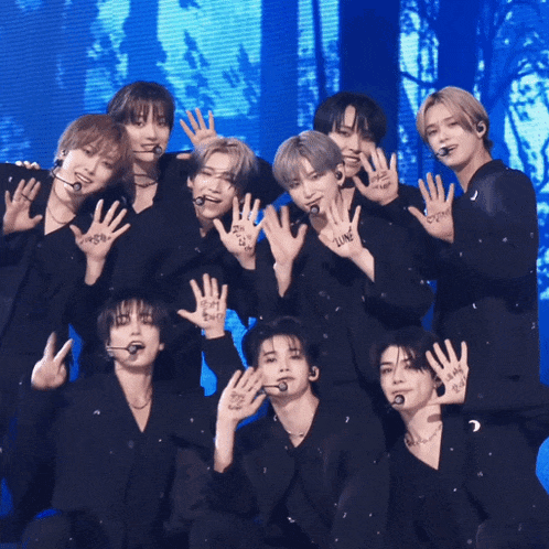 Zerobaseone dancing to the second chorus of Feel The Pop